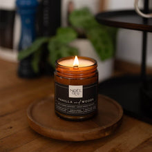 Load image into Gallery viewer, Vanilla &amp; Woods Noel and Co Candle
