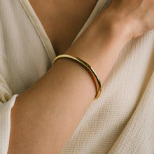 Load image into Gallery viewer, Coast Click Bangle Gold
