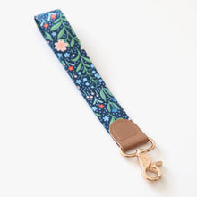 Load image into Gallery viewer, Sweet Fields | Wristlet
