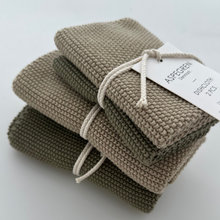 Load image into Gallery viewer, Knitted Dishcloths – Solid – Functional Kitchen Textile: 25x25 cm
