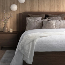 Load image into Gallery viewer, Carmen Queen Quilt Set
