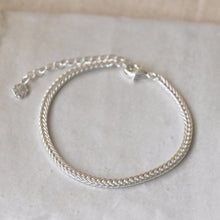 Load image into Gallery viewer, Elio Bracelet | Two Finishes
