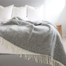 Load image into Gallery viewer, Samba Wool Throw Grey
