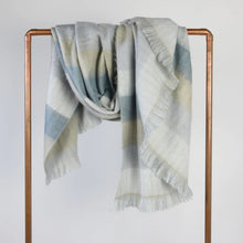 Load image into Gallery viewer, Mussel Mood Throw Blanket
