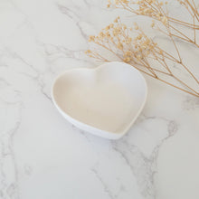 Load image into Gallery viewer, Heart Trinket Dish Blanco
