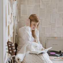 Load image into Gallery viewer, Hand Knit Chunky Blanket Cream | Two Sizes
